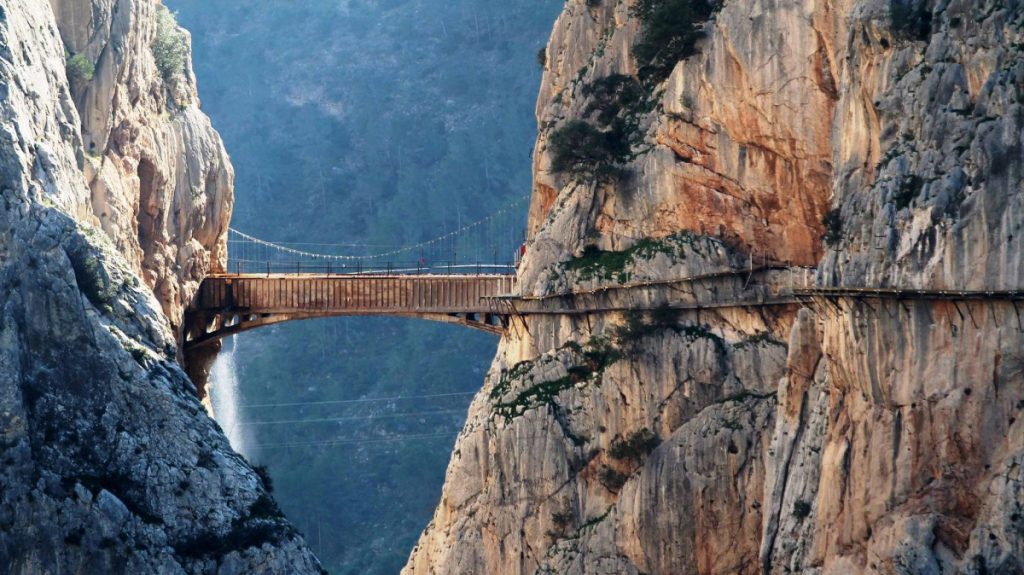 puente colgante Caminito Rey | @Clave_Economica