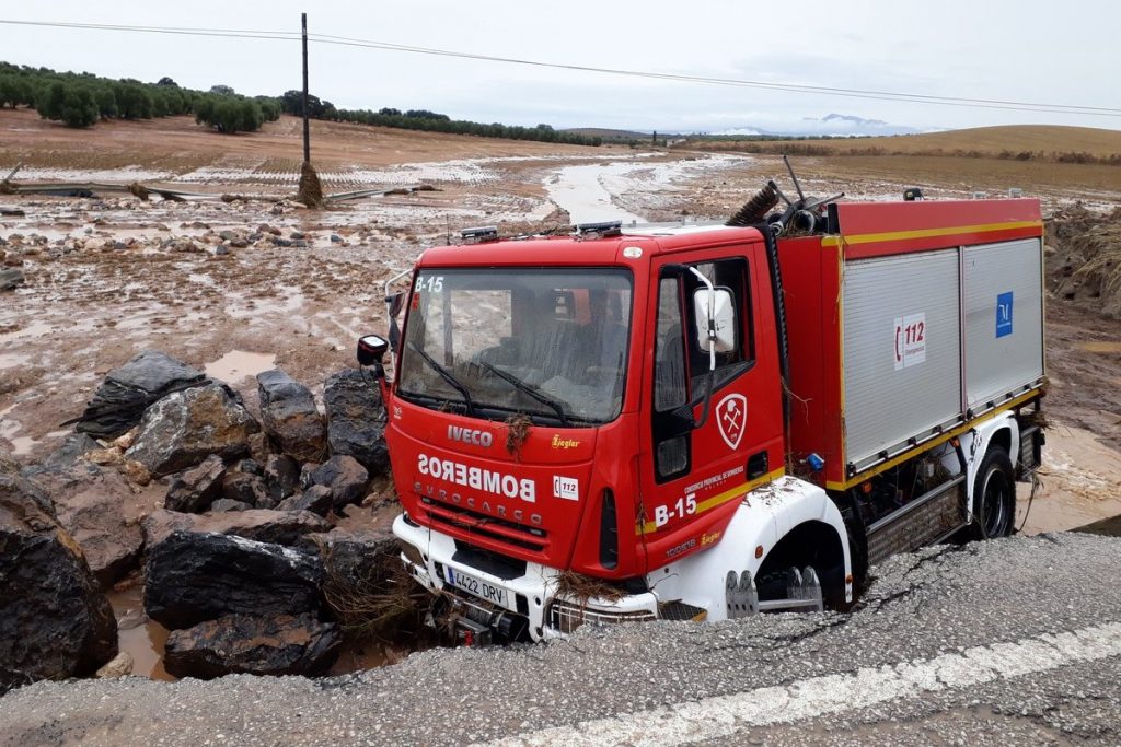 accidente camión bomberos inundaciones | @Clave_Economica