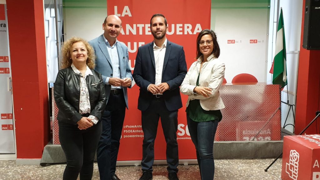 Francisco Conejo, Francisco Calderón y Déborah León sede PSOE Antequera