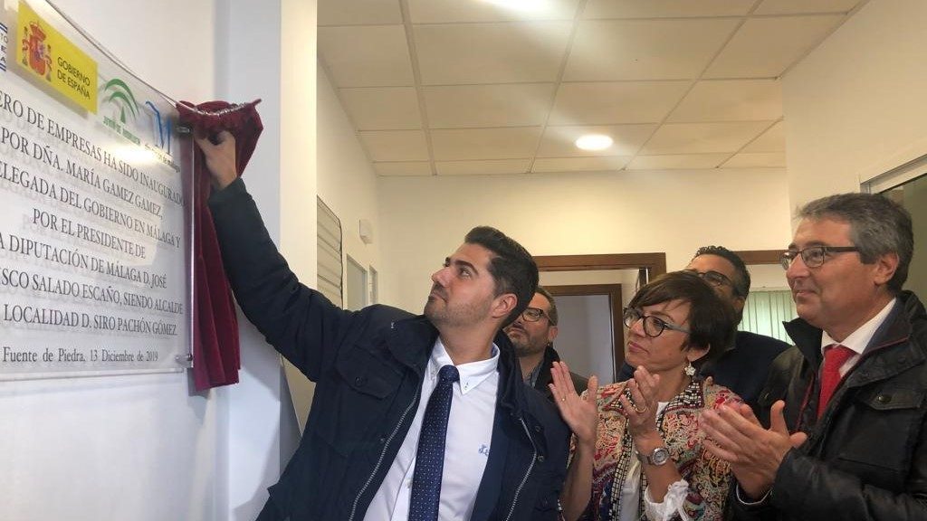 alcalde Siro Pachón descubre placa Vivero Empresas Fuente Piedra