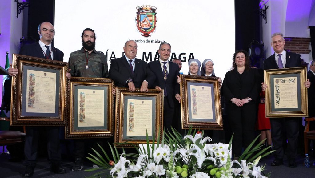 Foto familia galardonados Día Provincia Málaga 2018