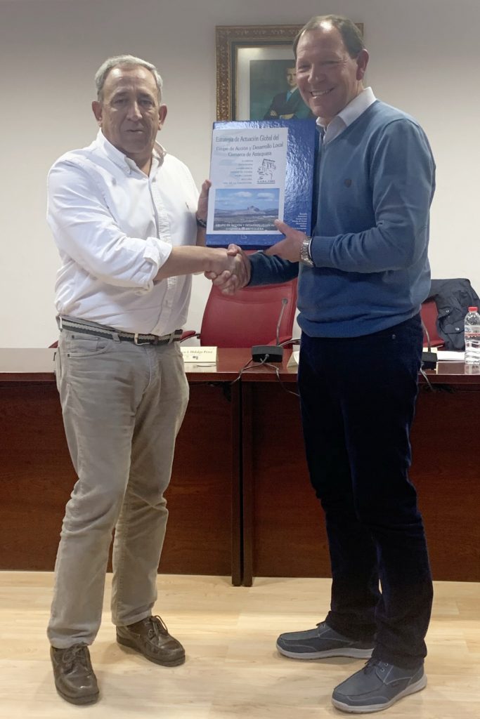 Paco Hidalgo y Miguel Asencio relevo presidencia Grupo Desarrollo Comarca Antequera