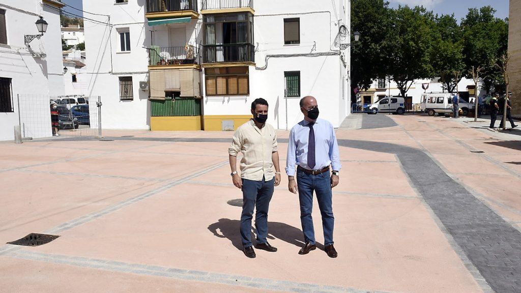 José Ramón Carmona y Manolo Barón visita obra PFEA remodelación trasera San Juan