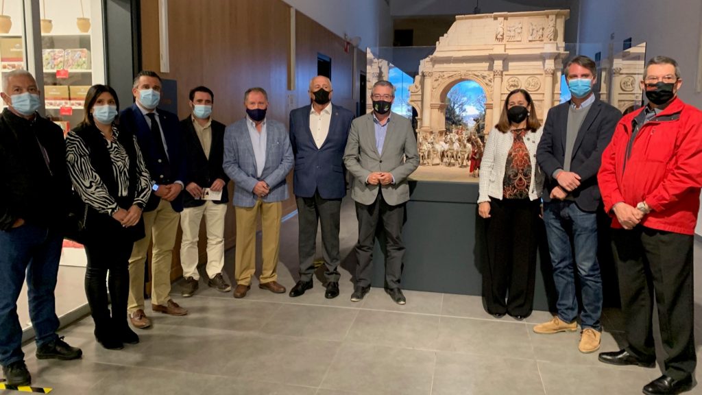 Responsables de la Fundación Díaz Caballero y autoridades asistentes a la visita de la Diputación al Museo de Arte Belenista