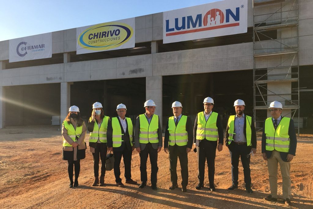 autoridades visitan obra nueva fábrica Lumon Antequera