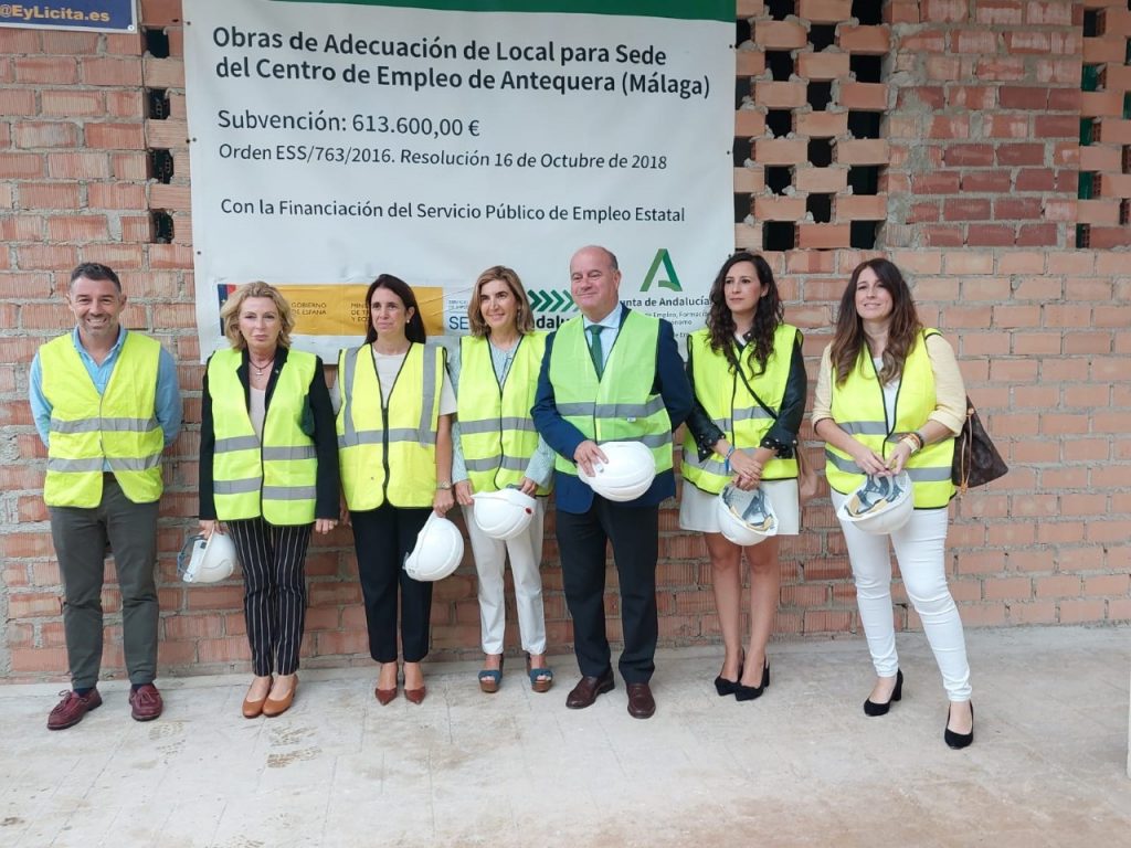Visita de la consejera de Empleo de la Junta a la nueva oficina del SAE en Antequera (octubre 2022) (1)