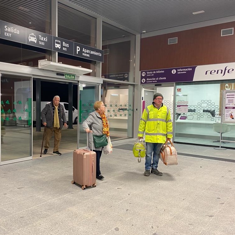 Primeros viajeros de las nueva estación ferroviaria de Antequera (enero 2023)